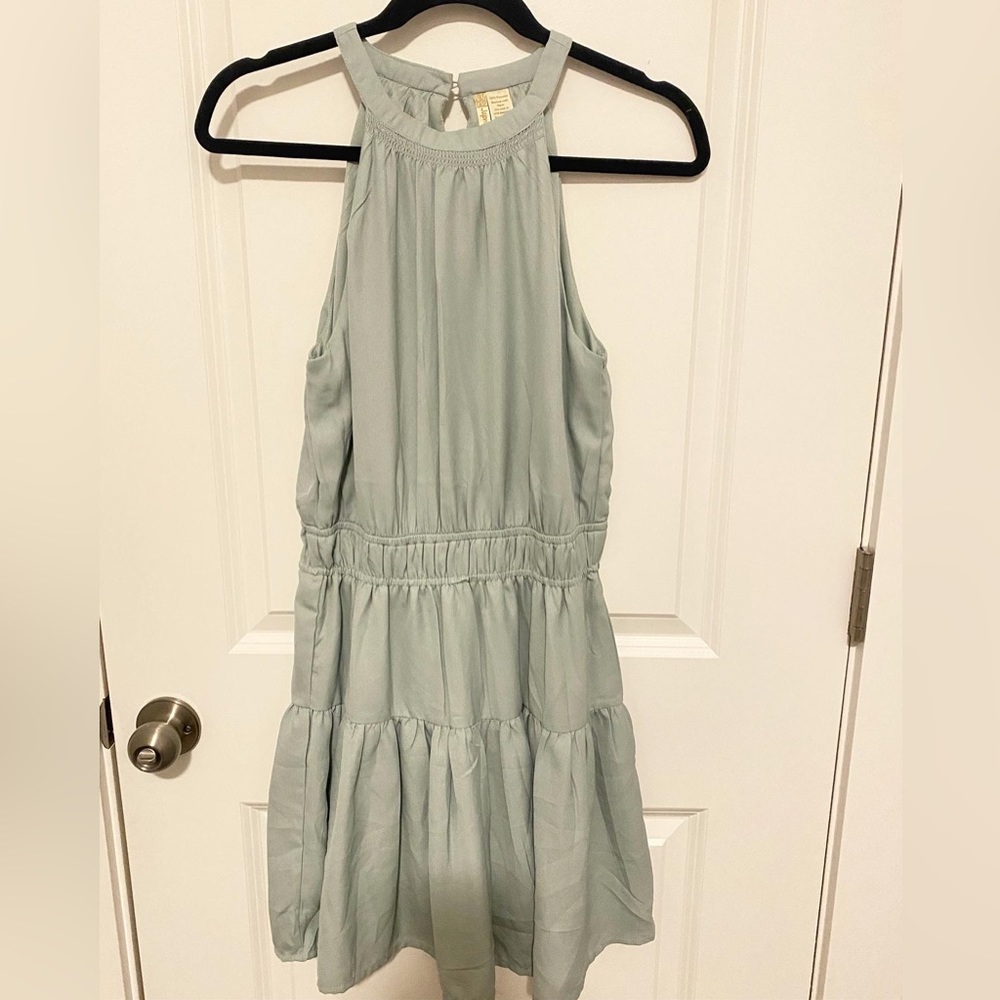 LIKE NEW short dress with semi-open back + elastic waist